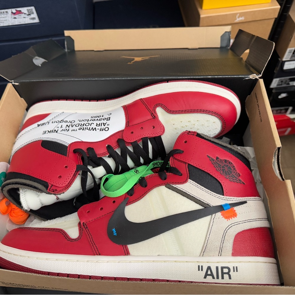 Nike Air Jordan 1 OG x Off-White Chicago - Picture 5 of 16